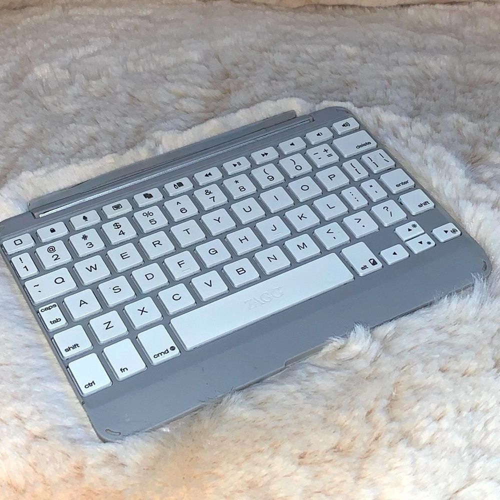 ZAGG Book Keyboard and Case for iPad mini 2 or 3 White‎ Silver